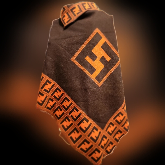 🌟 SOLD Fendi Poncho - Picture 5 of 5